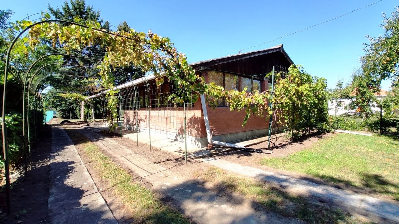 Tisza tó-Poroszló. Poroszlón, a Tisza-tónál eladó 2 szobás-nagy nappalis hétvégiház.