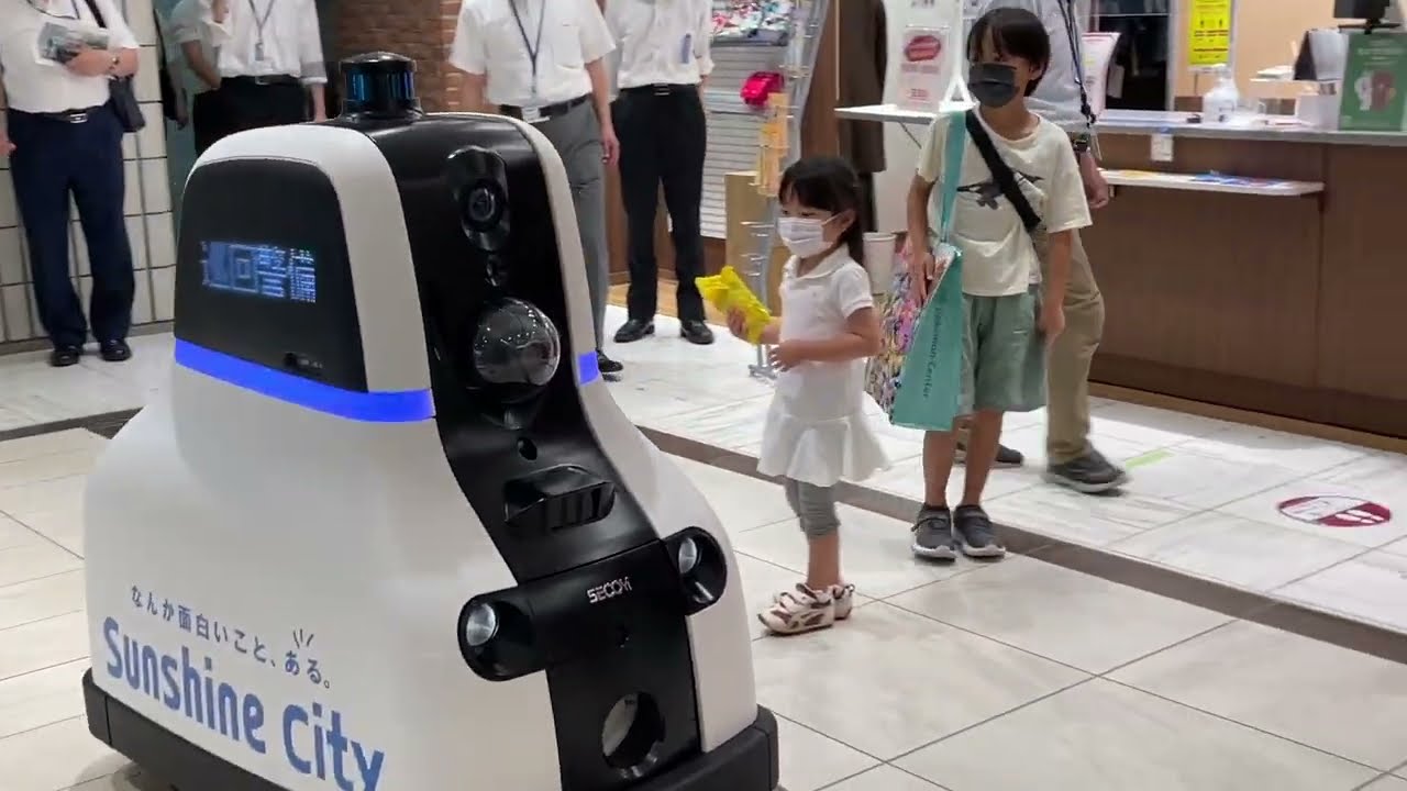 セコムの「ココボ」がサンシャイン60で稼働開始！ SECOM's security robot "cocobo" patrols the mall "Sunshine 60" autonomously