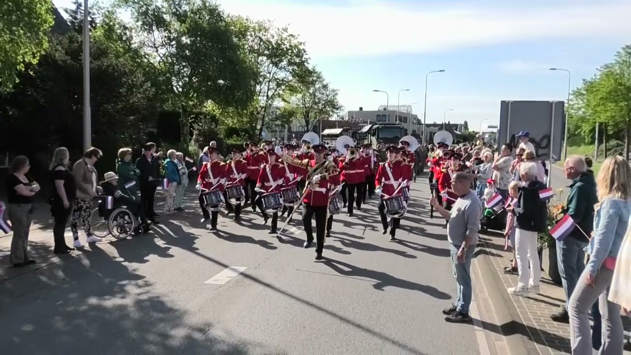 Floraband tijdens Bevrijdingsparade 2025 in Rijnsburg