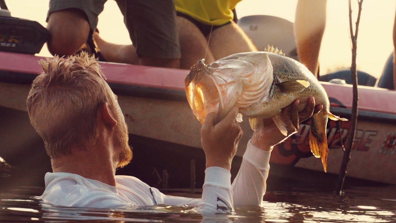 Outlaw - Catch a Fish (Official Music Video) 