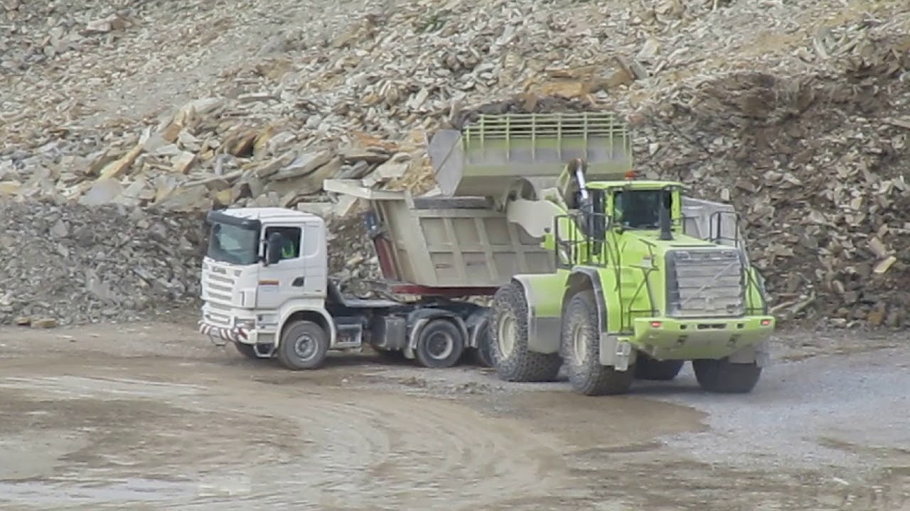 Volvo Radlader L 350F belädt einen LKW