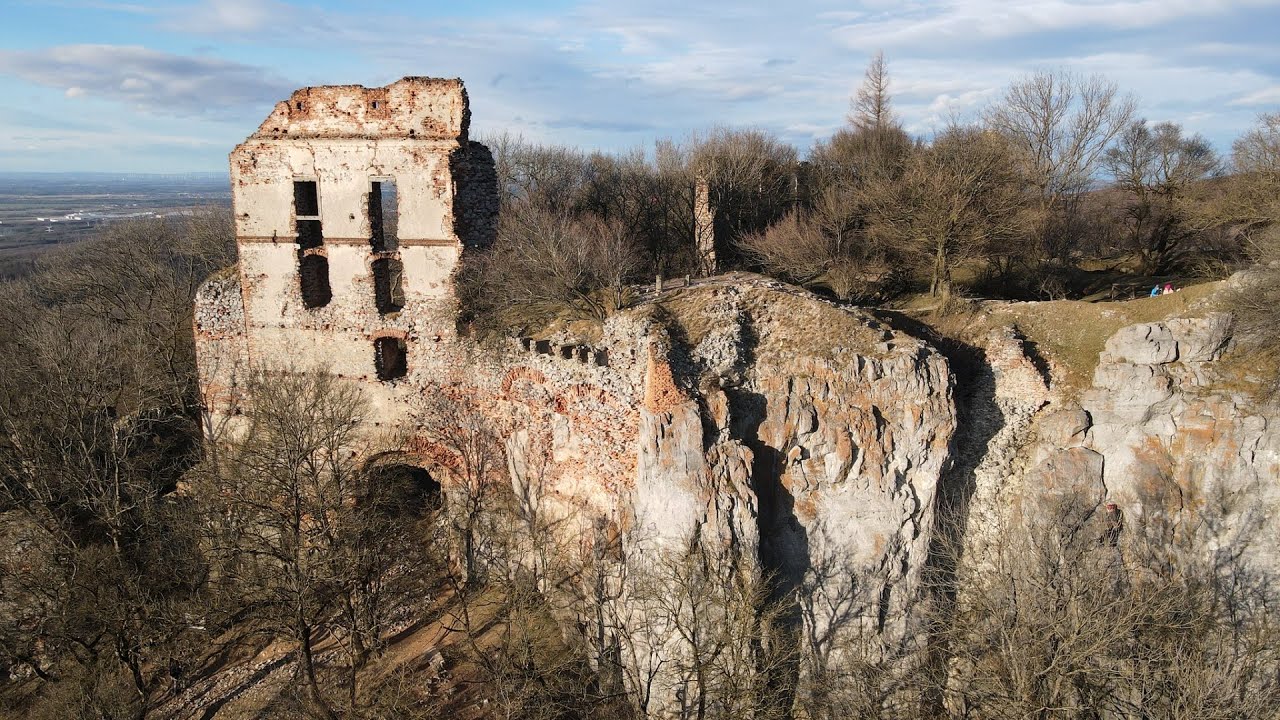 Hrad Pajštún. Magická zrúcanina gotickej stavby z 13. storočia na vápencovom brale na Záhorí