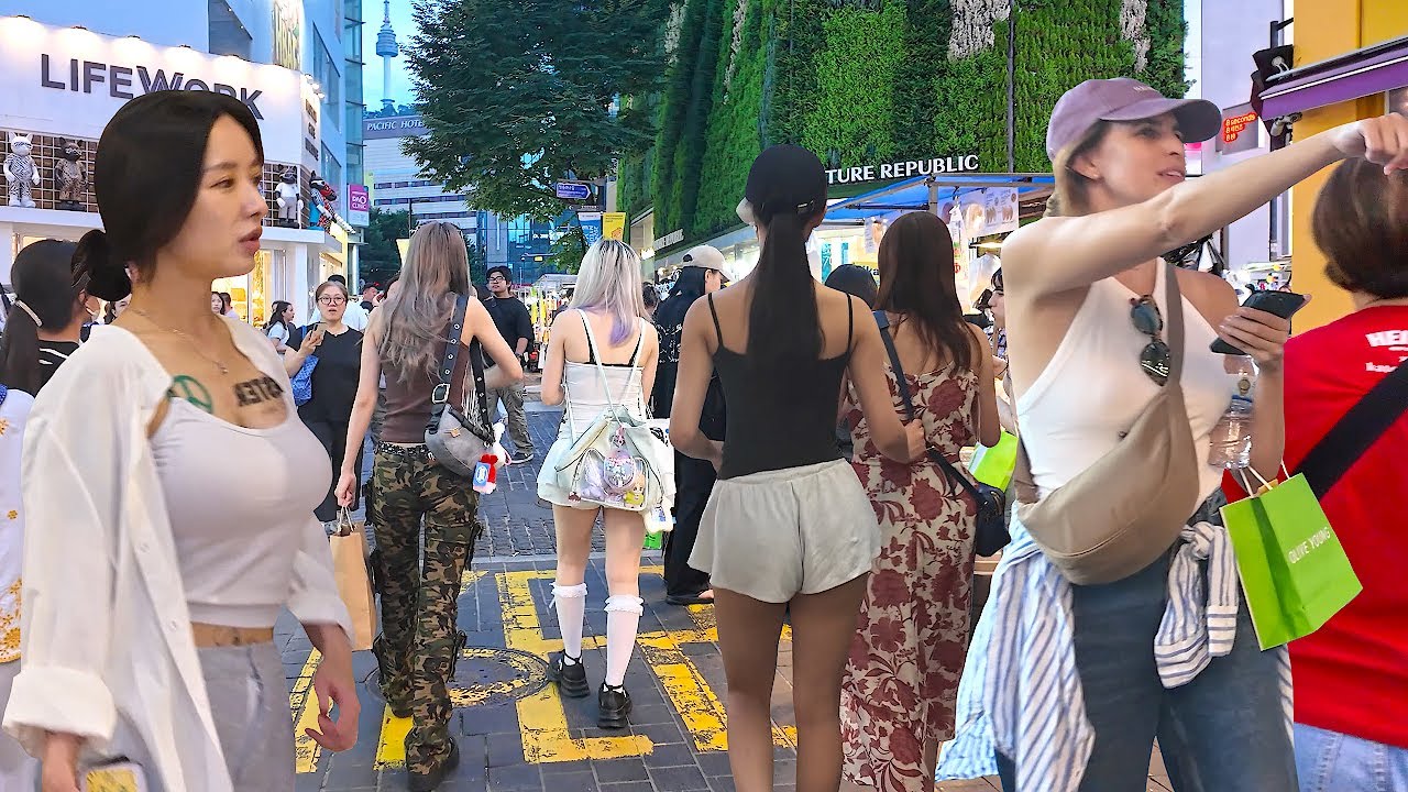[4K 체감 온도 40도에 명동 거리] 아무리 날씨가 더워도 명동 거리에는 쇼핑을 나온 외국인들이 많네요^^ #명동#SEOUL#KOREA