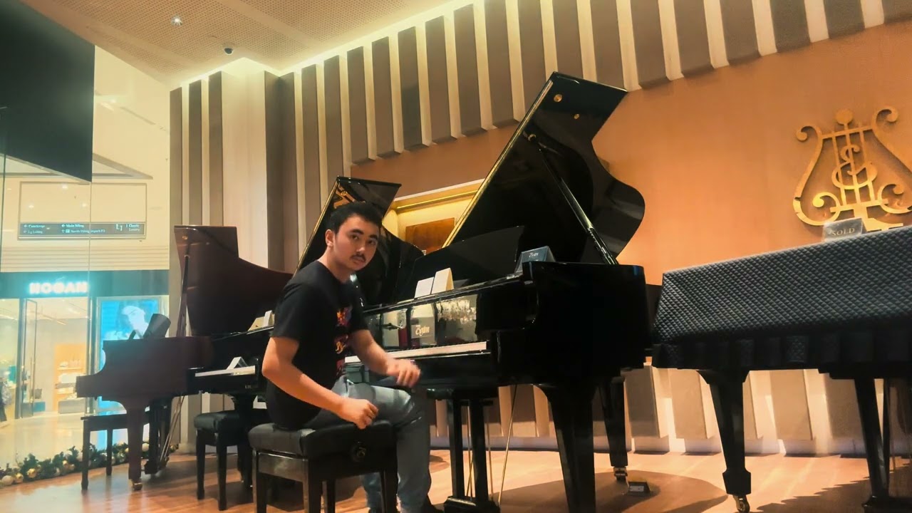 When you have 5 minutes to play at the Steinway store…