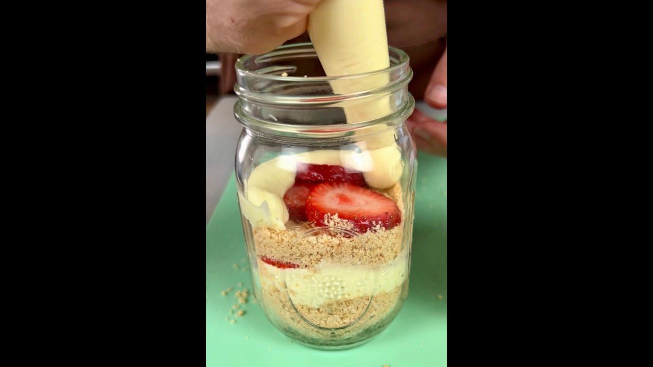 Strawberry Cheesecake in Mason Jars | No-Bake Layered Dessert