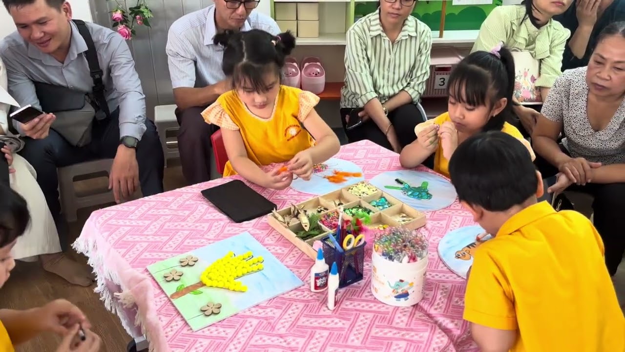Trường Mn Quỳnh hương- CĐ ỨNG DỤNG CÔNG NGHỆ SỐ TRONG HĐGD.Đề tài: Bé vẽ tranh bằng bàn tay.Lớp Lá 1
