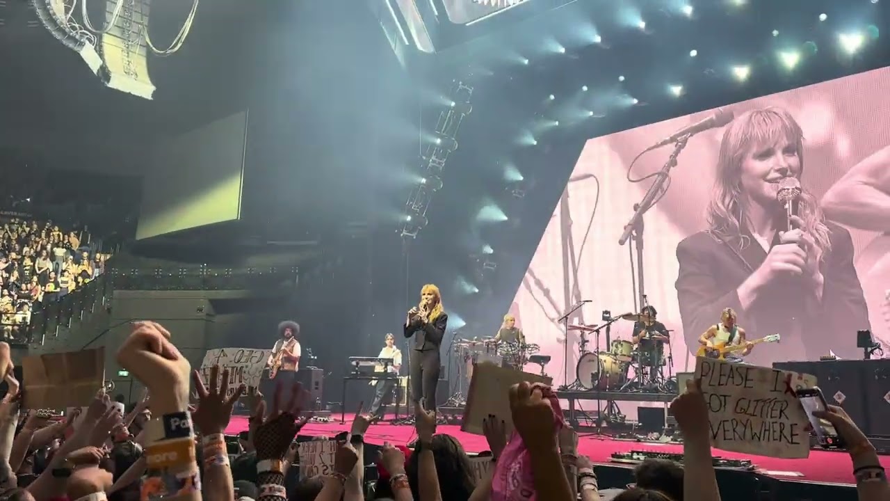 Paramore - Misery Business feat. Lauren and Julia (Live @ Rod Laver Arena, Melbourne) Nov. 27, 2023