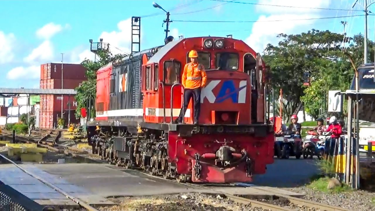 FRAME BENGKONG, LOKOMOTIF MERAH JAGO MENARIK KERETA PALING BERAT