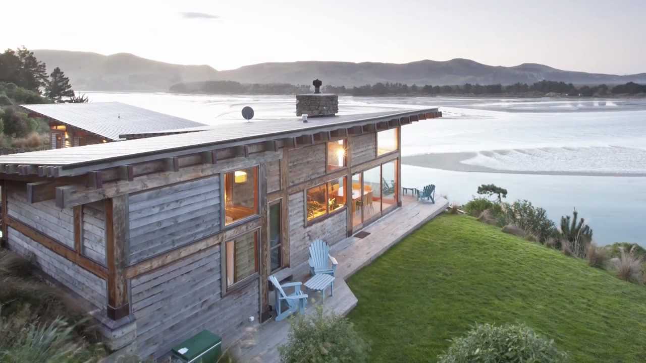 Kaimata Retreat located on Otago Peninsula blends into the landscape & reflects the local geography