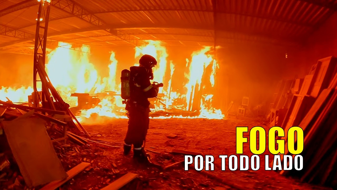 Você entraria aqui? Incêndio toma madereira inteira | Bombeiros em ação
