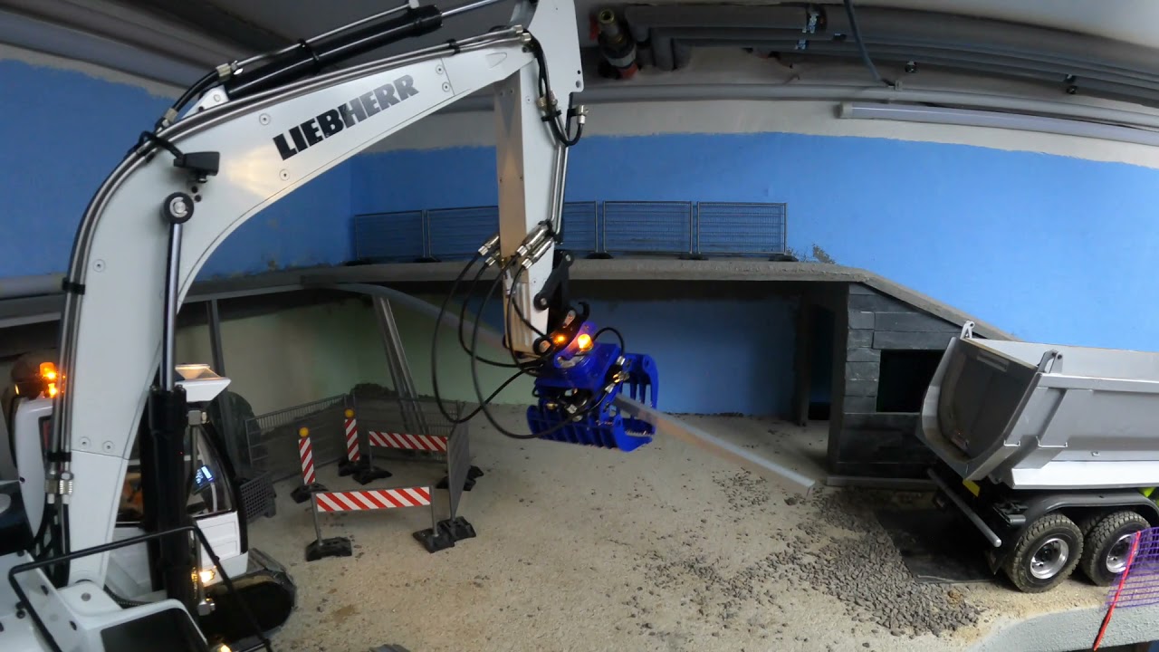 RC TRUCK CITY  LAGERPLATZ  ABRISS LIEHBERR 946 UND VOLVO IM EINSATZ