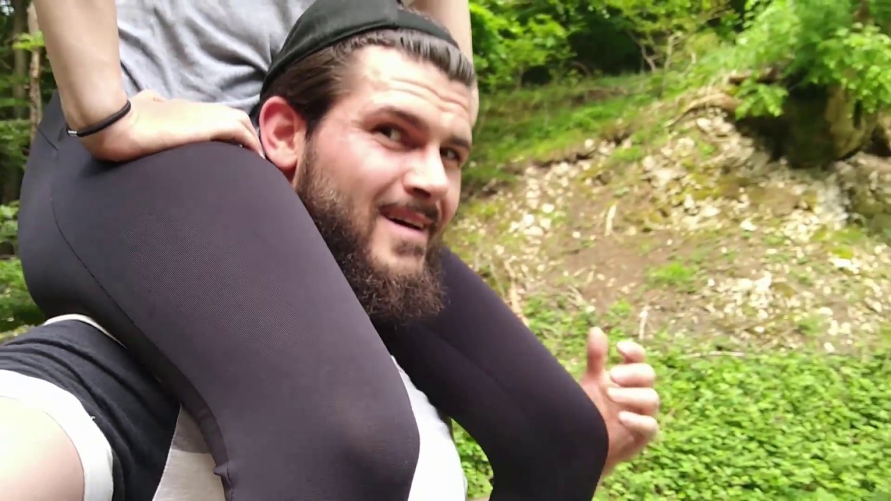 Carry my Girl in the Woods for a long Distance