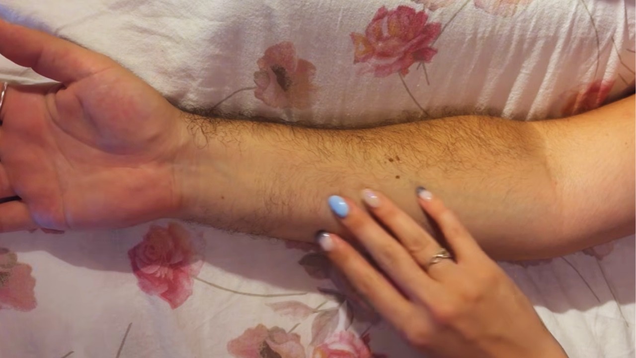 ASMR 🏺 Gentle Arm Tracing 🏺 Whispering & Soft Spoken (Italian Accent)🏺 Let's Talk About The Odyssey