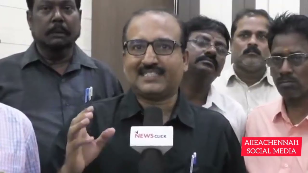 LIC employees protest against centre's IPO plan...
