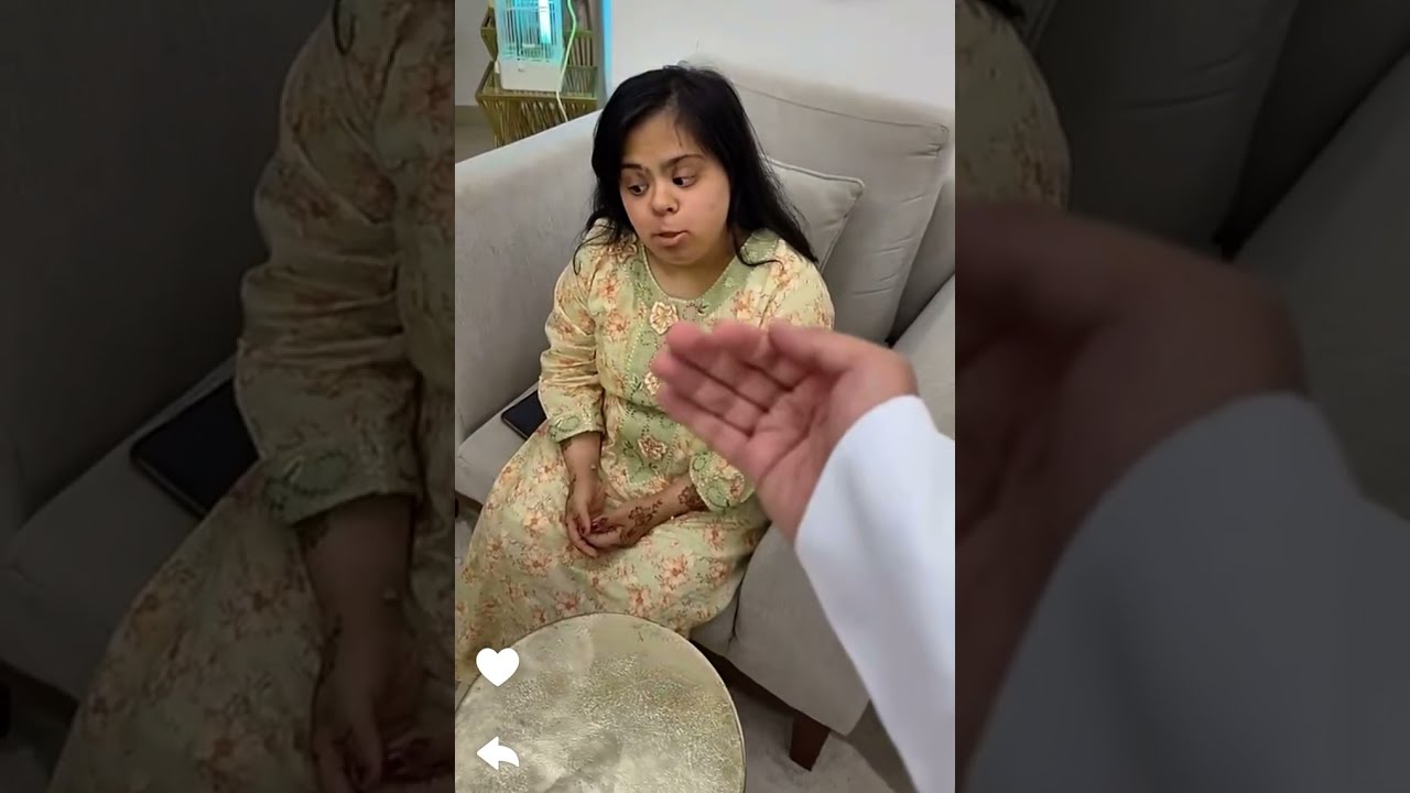 ما بنروح مطاعم امونه عينكم كيف تقلد😂😂😂
