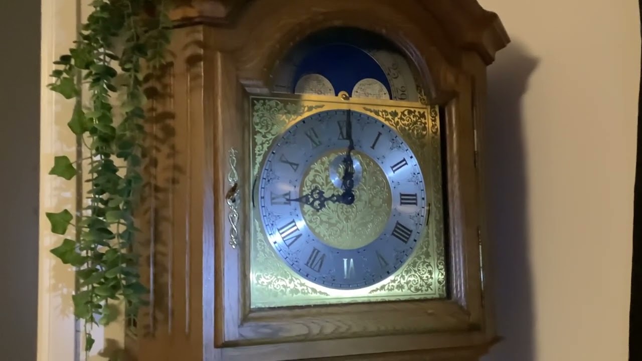 Mijn kieninger staande klok is gerepareerd en slaat de uren weer