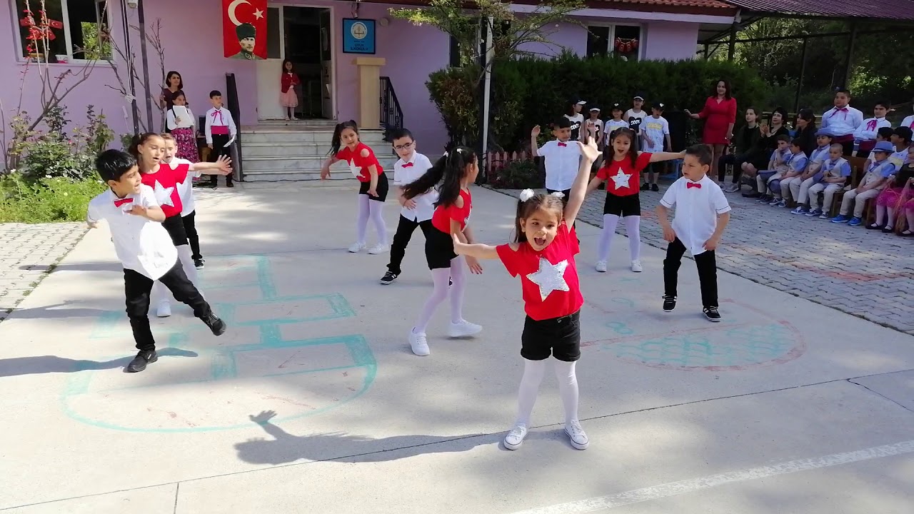 Muhteşem 23 Nisan 1. Sınıf Modern Dansı :)