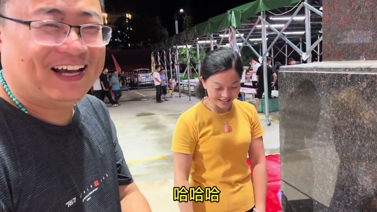 逛有名珠宝批发小镇，夜间摊位居然像菜市场，天然彩宝论堆算！ #地摊经济 #寻宝 #文玩珠宝 #vlog