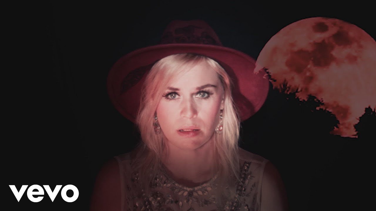 Sofia Talvik - Blood Moon