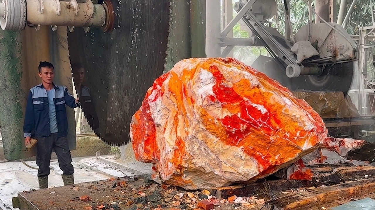 Extreme Sawmill Cutting: Solid Blocks of Stone RawToRefined
