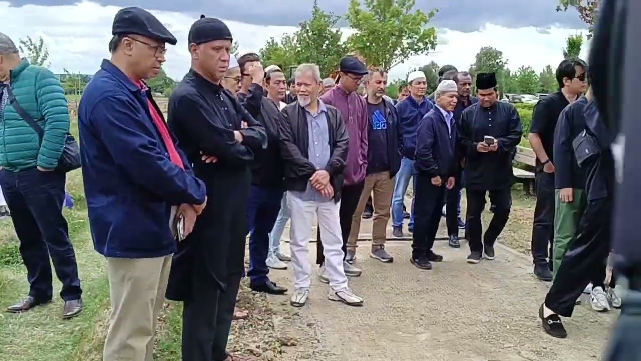 Perkebumian Arwah Pahamin A.Rajab di Gardens of Peace, Five Oaks Lane, Chigwell IG7 4QP