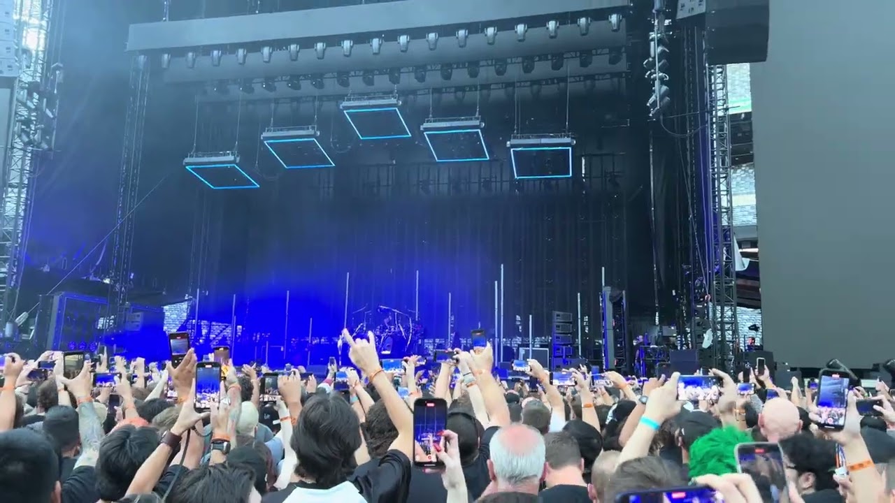 THE Greatest Opening to a Concert, Ever 