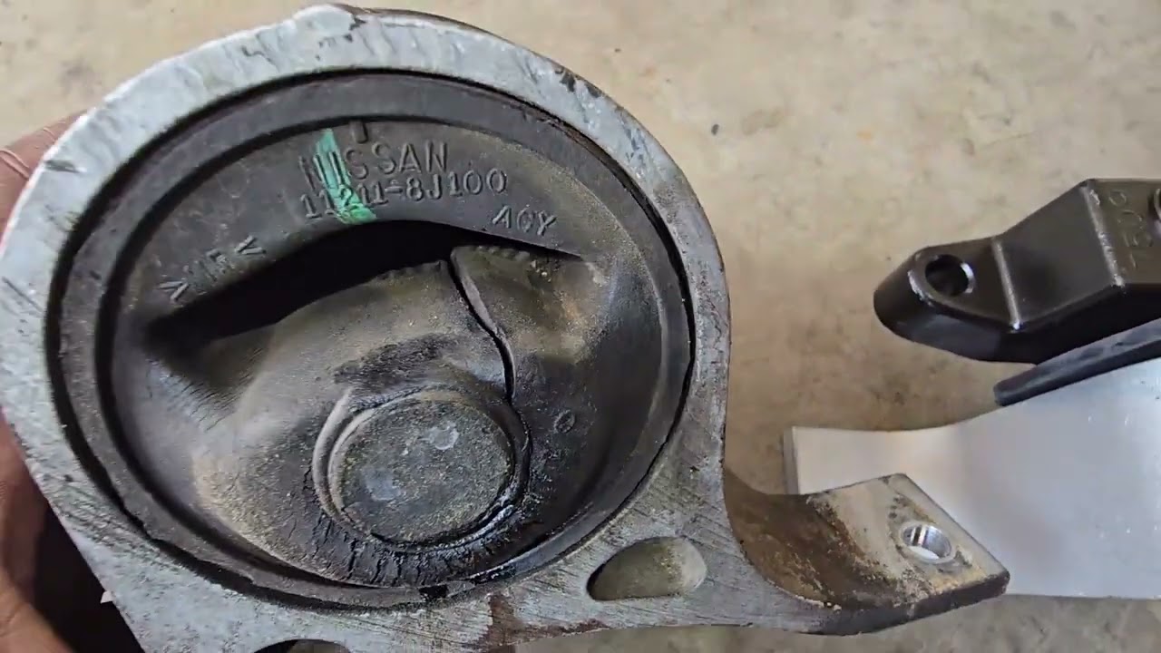 Замена правой и передней опоры двигателя NISSAN MAXIMA 2006 года выпуска