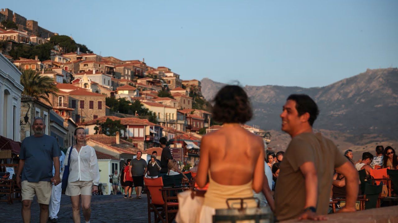 Greek island on Europe's frontier keeps migrants at bay | REUTERS