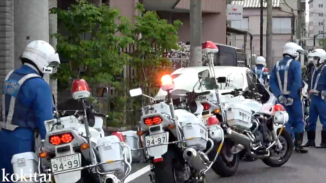 違反車まさかの逃走で白バイ隊員怒りの追尾と同時に無線で応援要請！