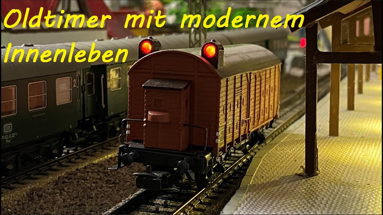 Märklin M-Gleis Anlage; Schlusslicht-Wagen 320 S mit flackerfreier Beleuchtung, gezogen von E 70 21