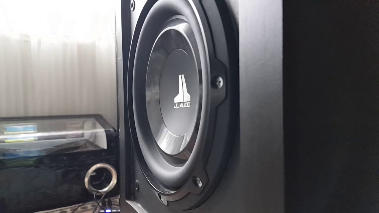 JL audio 8w1v3-4 Subwoofer test Video