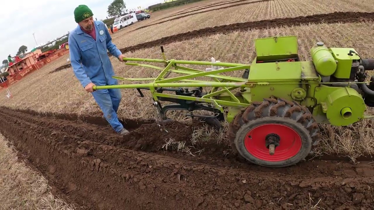 1941 Trusty JAP 5 600 cm&sup3; 1-cylindrowy pług spalinowy z napędem na cztery koła, 5 KM, Southwell Ploughing Match 2025