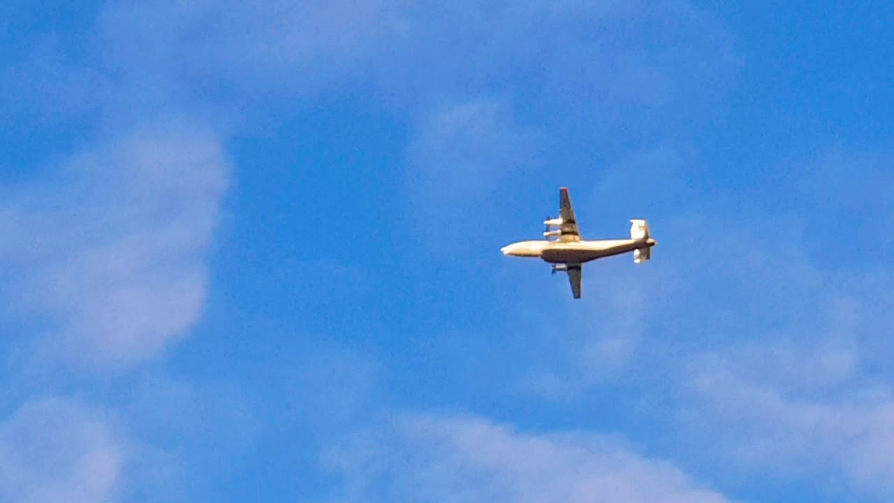 (RARE)ANTONAV  AN-22 flys over greater manchester