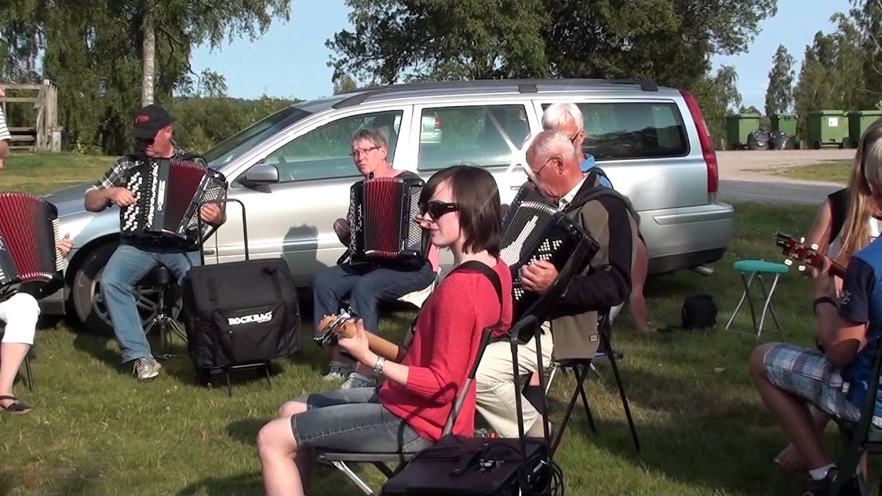 Buskspel i det gröna på dragspelsstämman på Backamo 2013