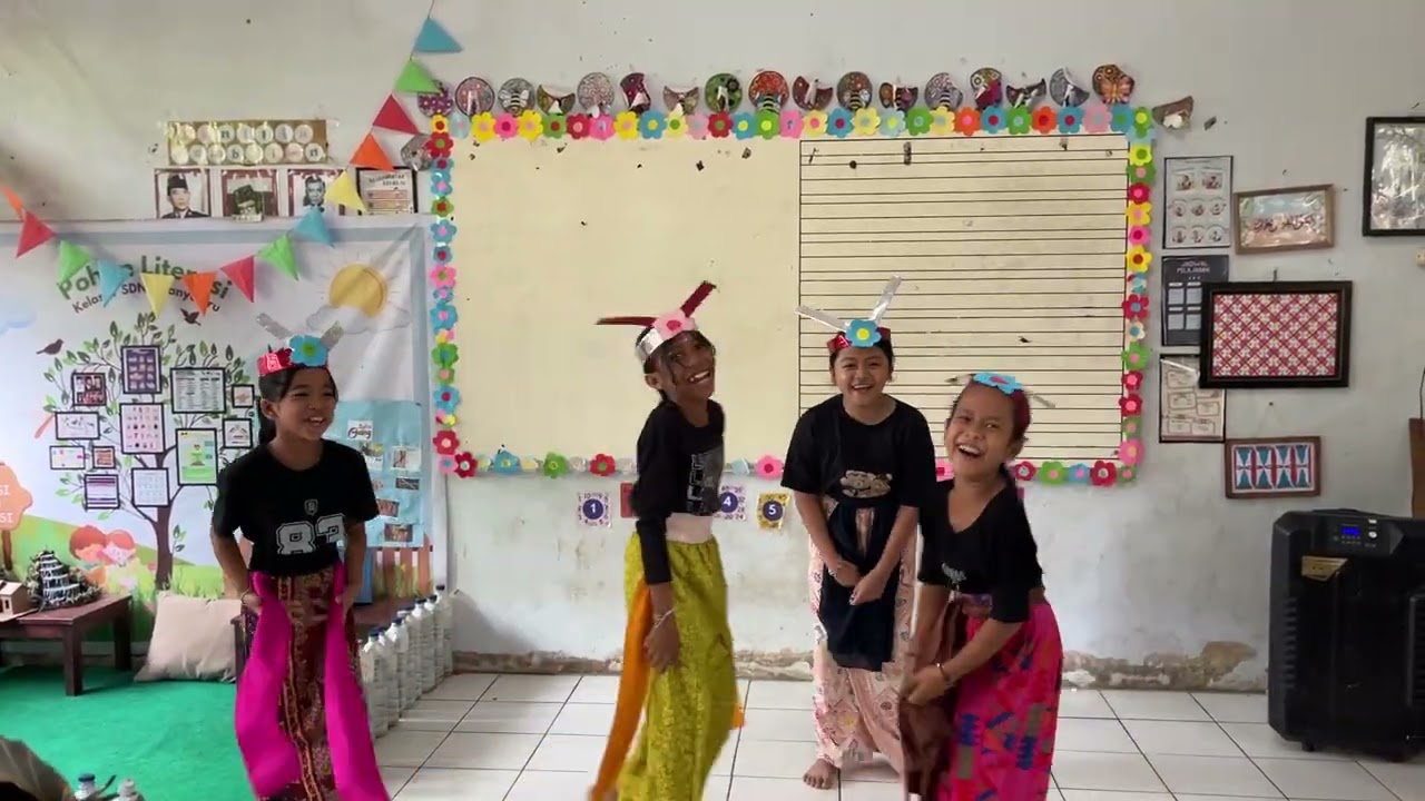 Tari Serimpi Yogyakarta Jawa Tengah kelas IV
