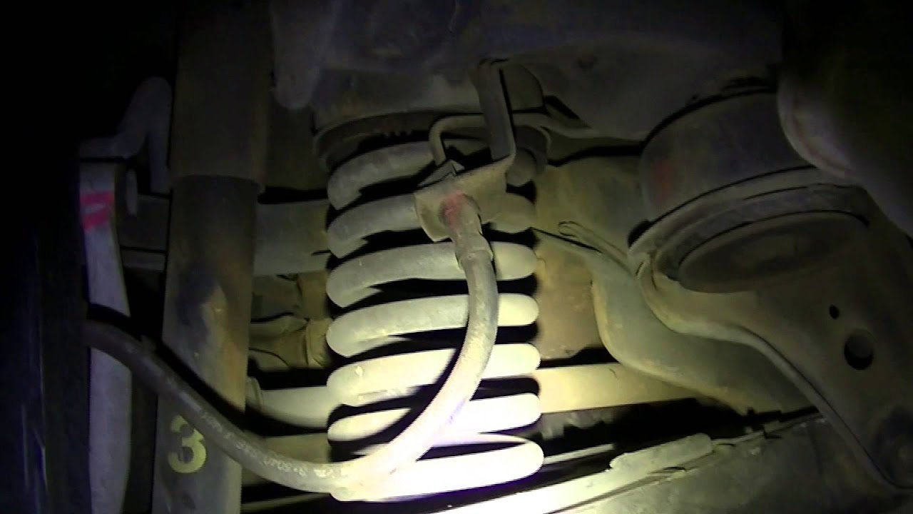 W124 crumbling strut boots and torn bump stop