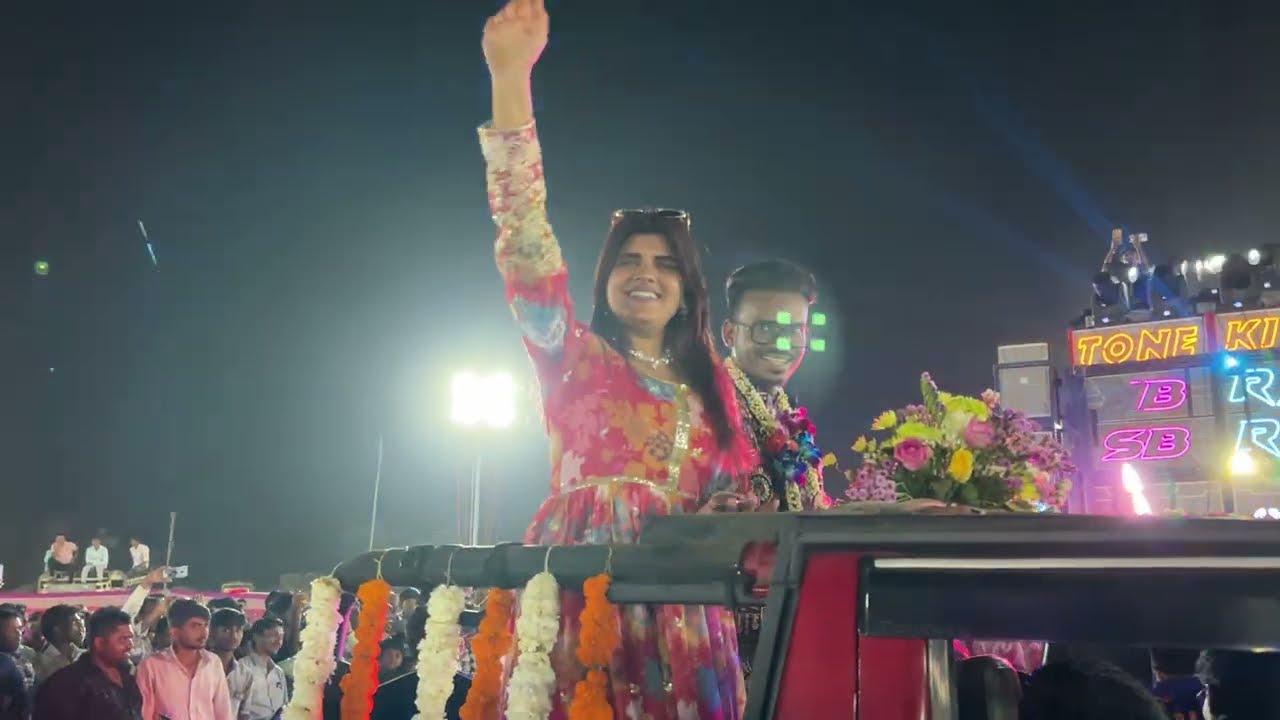 શુભરાજ બેન્ડ મેં પહેલીવાર અંજના સિંગર  