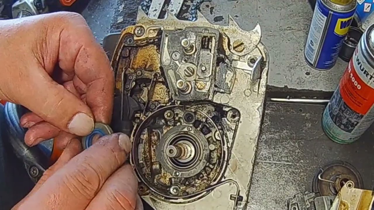 STIHL MS 341 Oil Seal Replacement | Giteksas Repair Guide. STIHL MS 341 riebok&scaron;lio keitimas