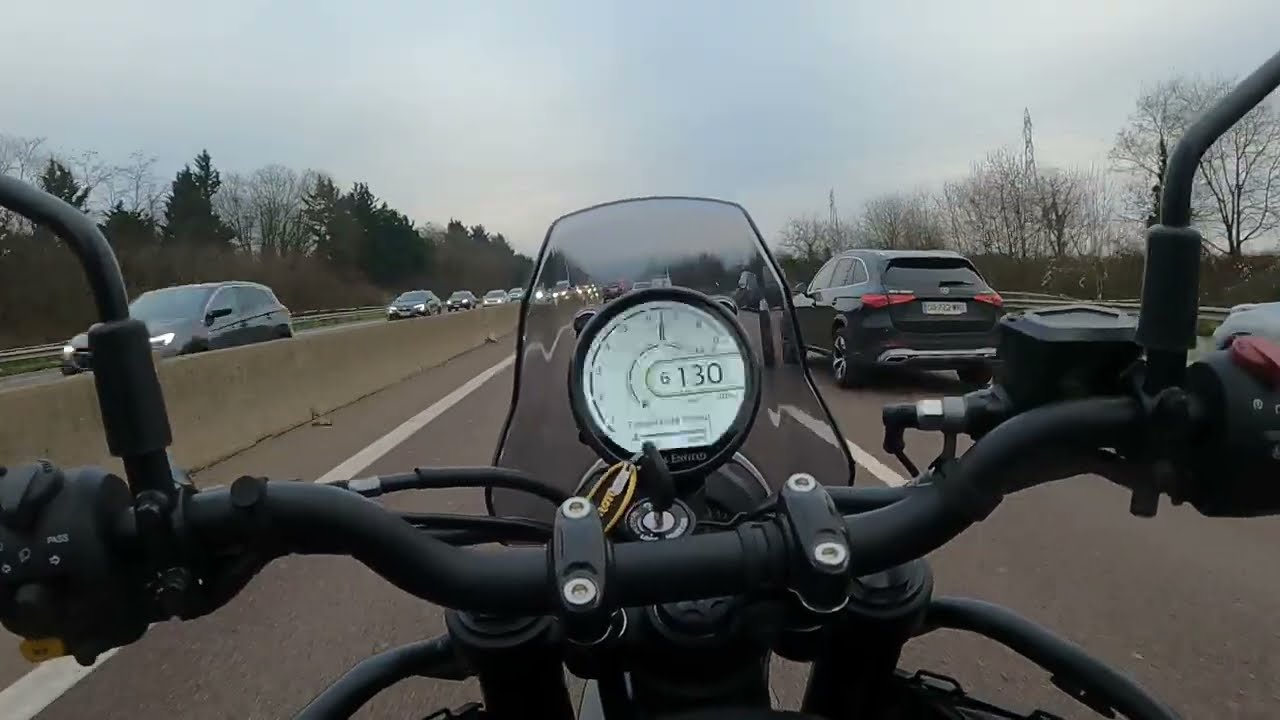 Himalayan 450 sur autoroute