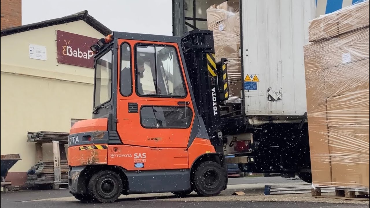 How to operate a forklift - Cinematic Short Movie