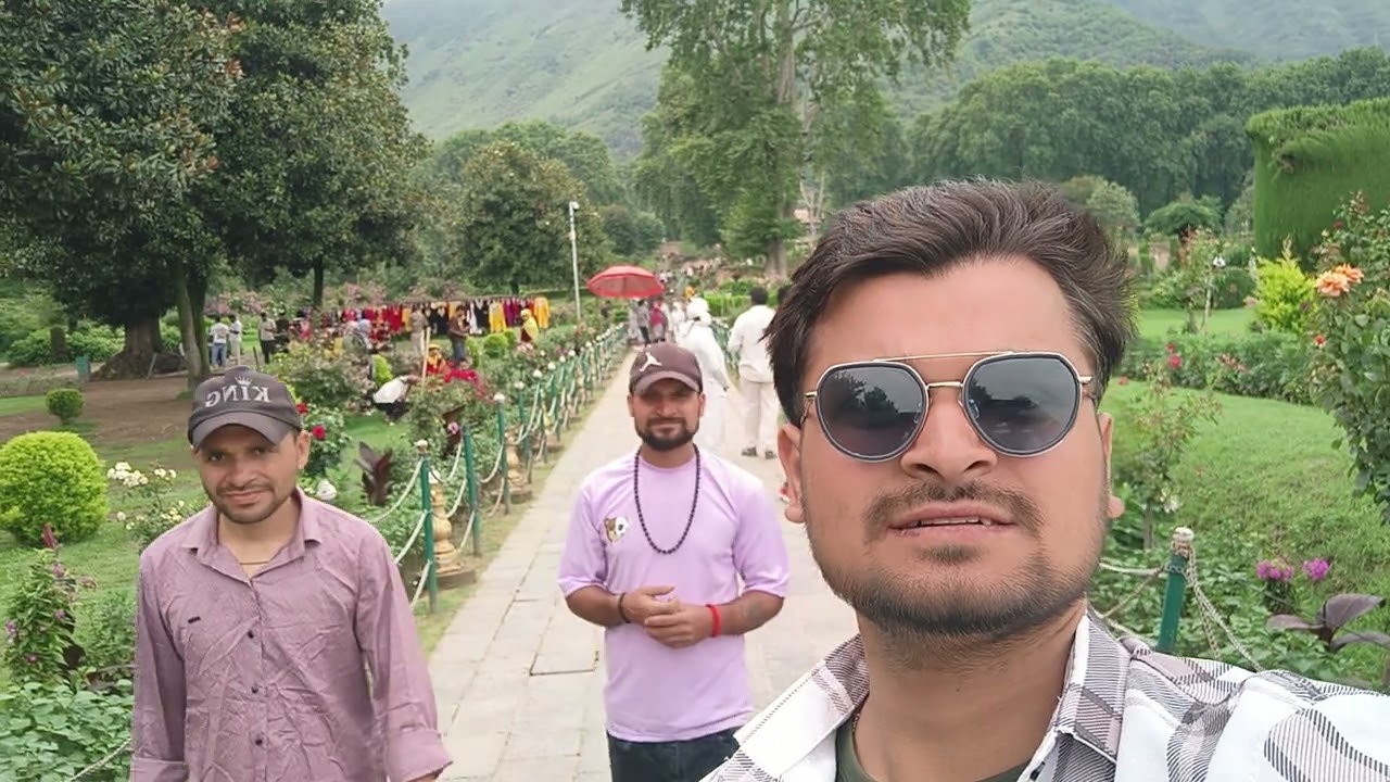 Sri Nagar kashmir trevling ♥️ mughal garden ♥️ enjoy #trending #trevel #kashmir @shivammishra2893 