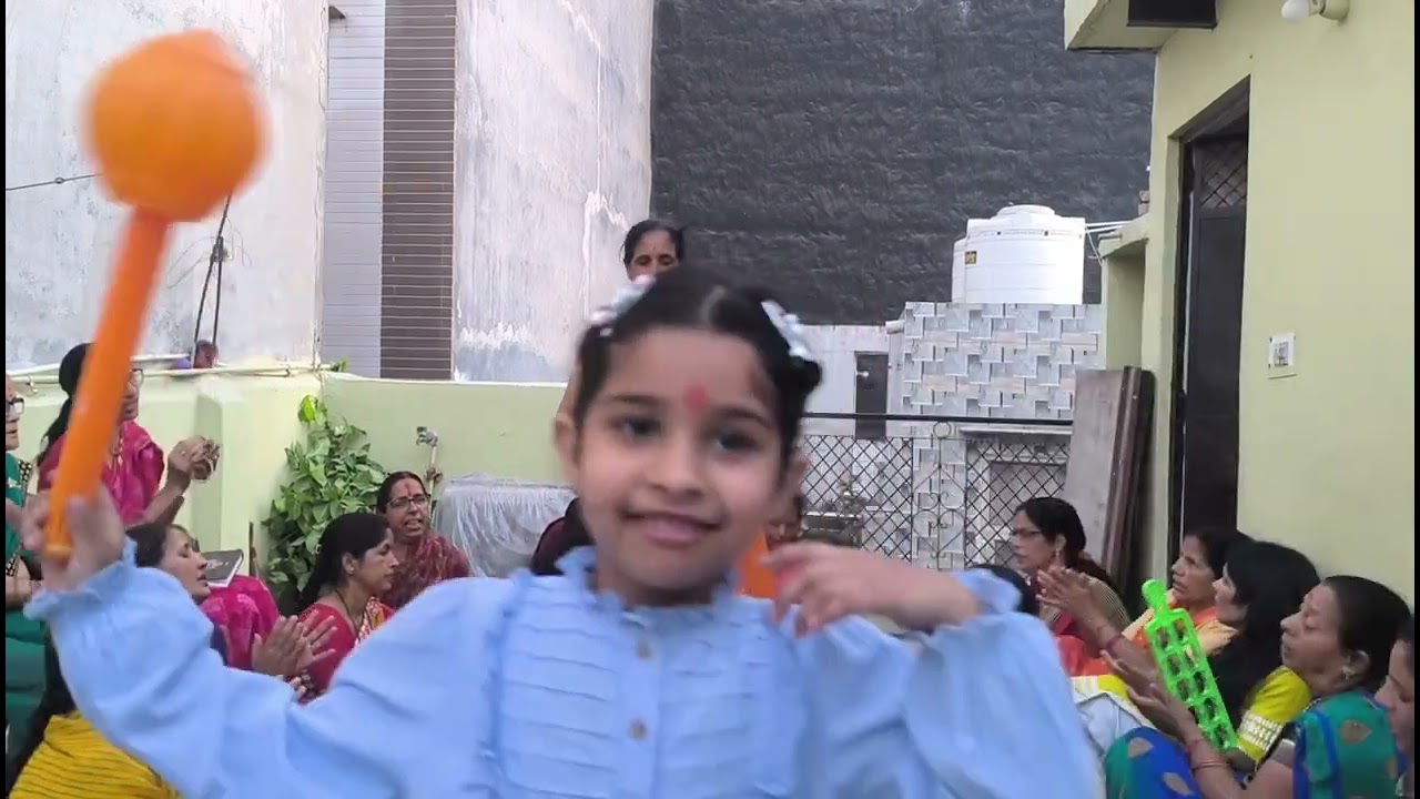 दादा जी सकल हु बहु  अपनी बेटी से मिलती है जरा गोर से देखो 🙏🙏👌👌❤❤❤❤❤❤