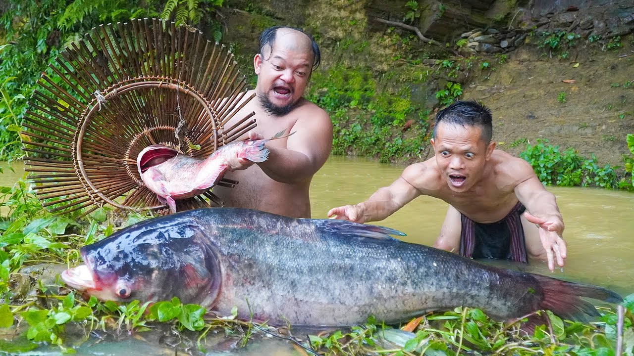 Giant Fish Salad | Dwarf Tribe Fish Salad Recipe | Dwarf Food