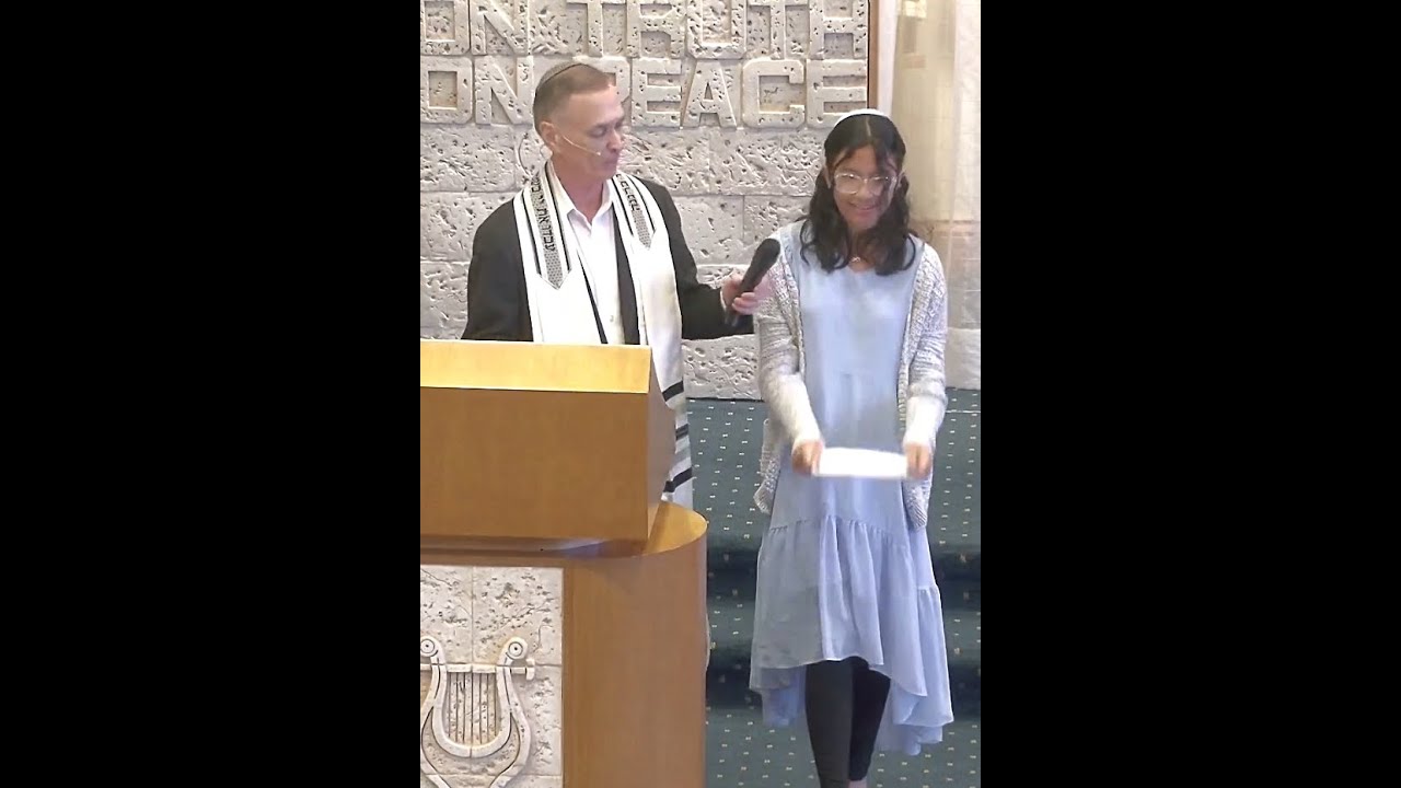 11 year old Miryam sings Yism'chu V'mal'chut'cha. - Keyboard by Claudio Waisgluss