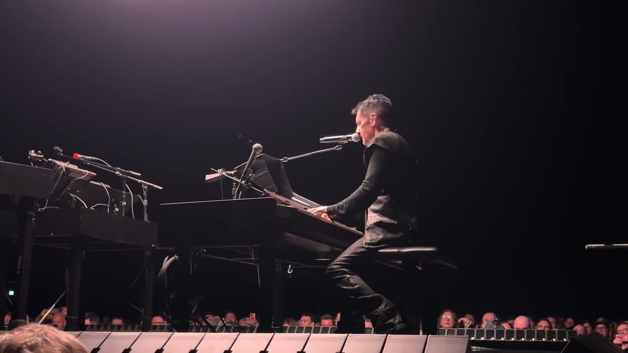 Nine Inch Nails live in Manchester (act 1 - B stage)