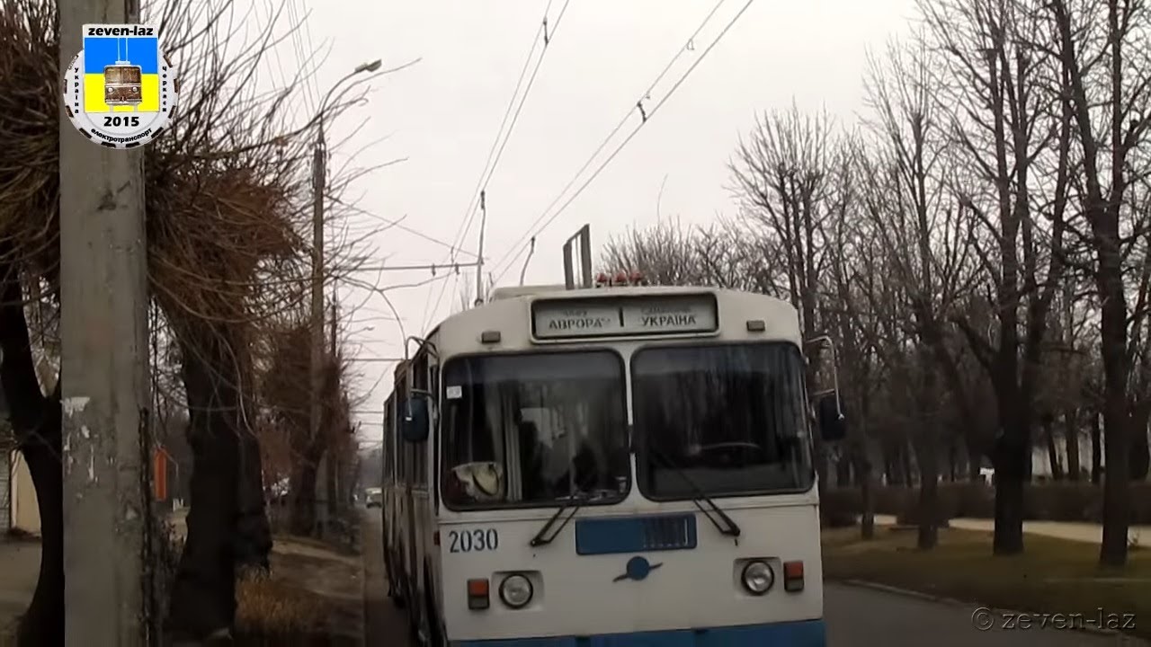 Черкаський тролейбус- ЗиУ-6205 №2030, сход головки струмоприймача з контактної мережі 18.12.2015