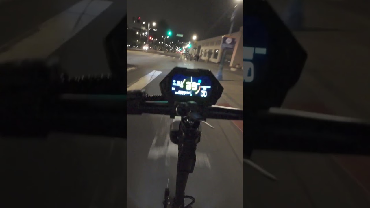Light up the night and own the streets with the RoadRunner RX7 #electricvehicle #escooter