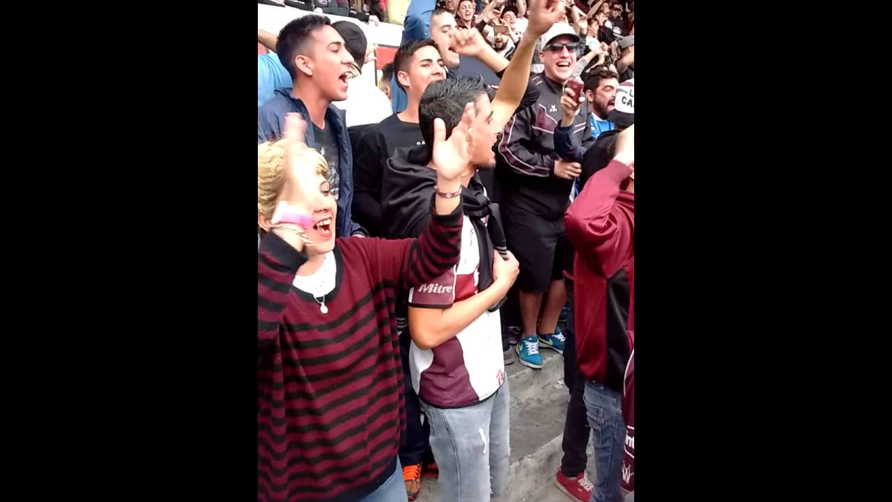 Lanus poniendo el ritmo en la tribuna de Racing!!