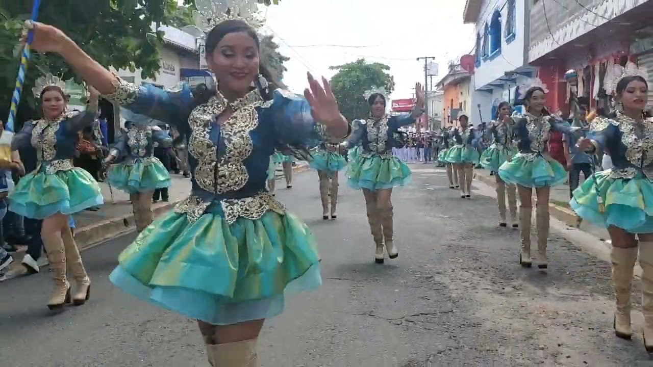 Colegio León Sigüenza: desfile 15 Septiembre 2024