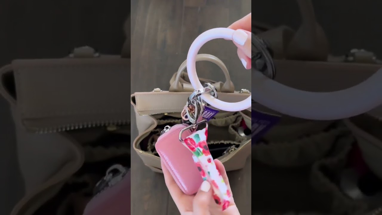 Mina Baie Mini Harper | What's in my bag